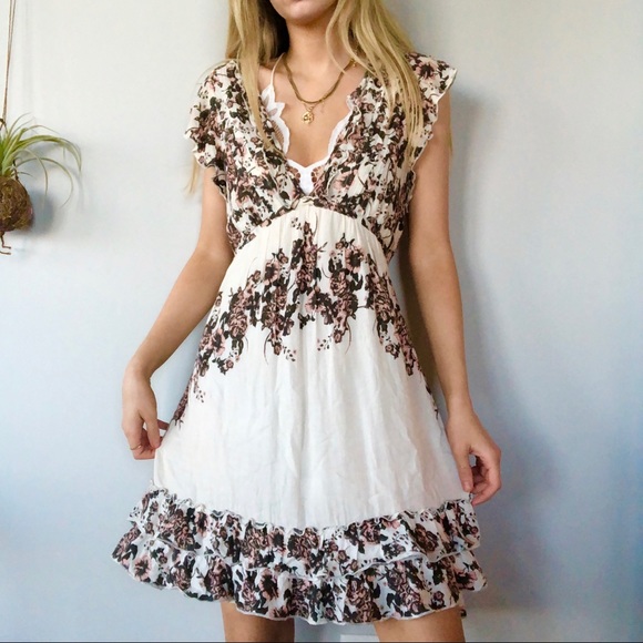 Free People Dresses & Skirts - Free People floral boho v-neck tie flowy dress